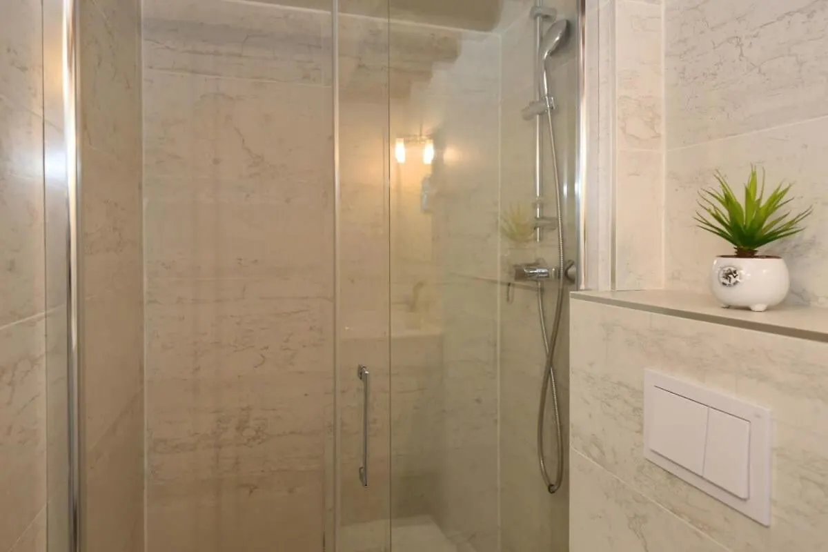 Apartment Studio Parisien 20m2 En Face Du Musee Grevin - 2p *